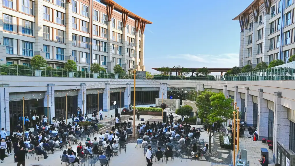 采购管理平台选型指南：自建部署与SaaS模式在物资管理中的差异对比